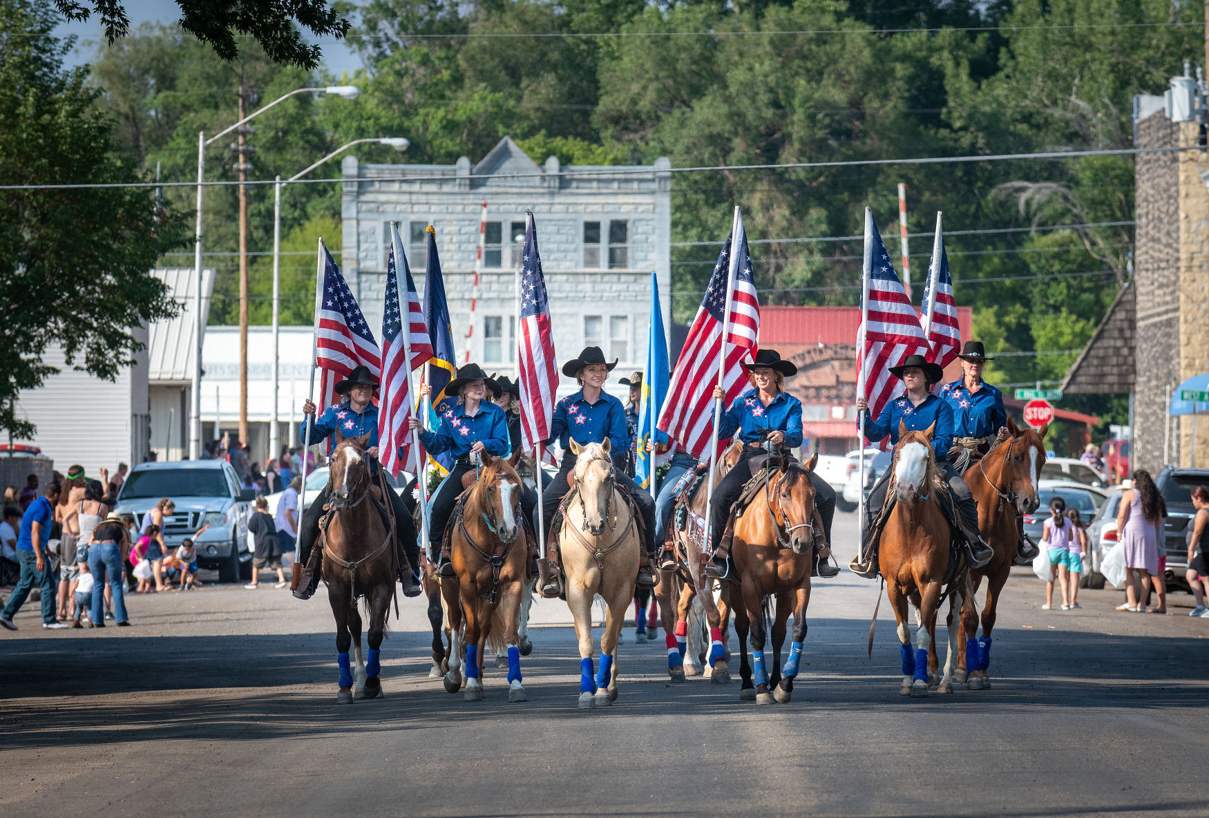 Hundreds attend parade in Shoshone